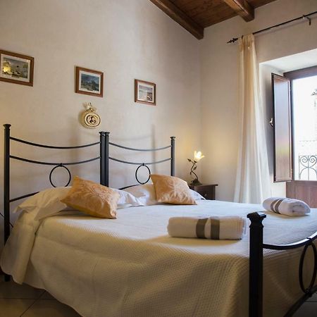 Casa Al Centro Storico Bed & Breakfast Николози Екстериор снимка