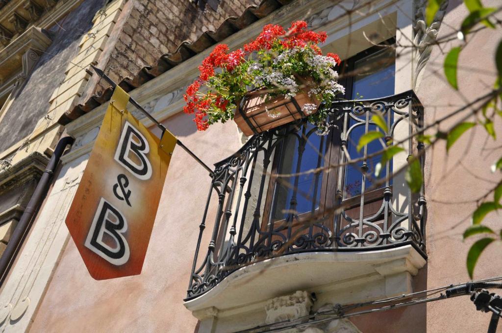 Casa Al Centro Storico Bed & Breakfast Николози Екстериор снимка