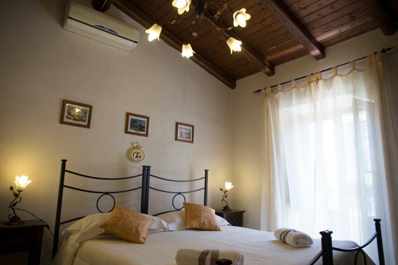 Casa Al Centro Storico Bed & Breakfast Николози Екстериор снимка